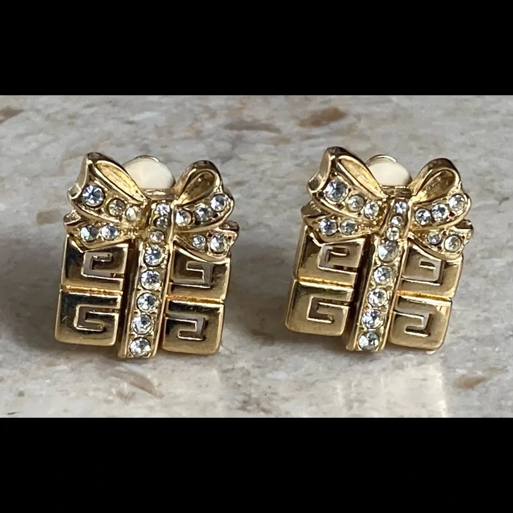 GIVENCHY Paris NY Gold Plate Crystal Present Gift Box Clip-On Earrings - Picture 9 of 12